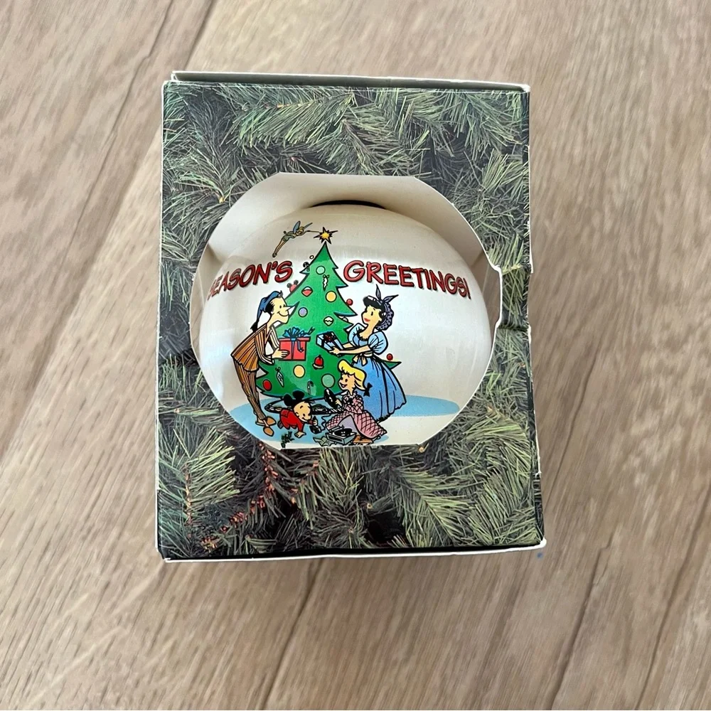 1996 Disney Family Holiday Party‎ Satin Ornament Cast Member Exclusive